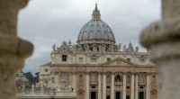 Redazione di Operai Contro, Francesco non ha rinunciato ai soldi dello IOR Il papa povero ha chiamato solo una squadra di pulitori Centinaia di milioni di euro depositati sui conti dell’Istituto Opere Religiose Ior stanno uscendo in queste ore verso paesi esteri, anche a bassa fiscalità e con scarsa trasparenza come la Svizzera, senza che il Vaticano comunichi all’Italia i nomi dei correntisti (potenziali evasori se non peggio) né la destinazione. Lo Ior sta ripulendo la sua clientela intimando a 1250 correntisti di lasciare la banca vaticana con una lettera di recesso unilaterale. Il vento di pulizia di Papa Bergoglio però si ferma alle mura leonine. Il Vaticano […]