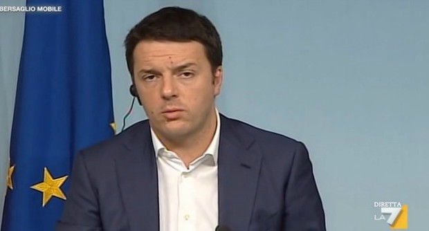 Redazione di operai Contro, Renzi afferma:”Nel 2018 il Partito democratico al 40% e la disoccupazione sotto il 10%” Del 40% al Pd ce ne freghiamo. Ciò che ci preoccupa e che Renzi afferma che nel 2018 lui farà il miracolo e porterà la disoccupazione sotto il 10%. Facciamo i conti la disoccupazione reale è al 15% ( oltre 6 milioni di disoccupati) Se aspettiamo buoni il 2018 Renzi porterà la disoccupazione reale al 13% (4 milioni di disoccupati) Guai ad essere contro Renzi.  “C’è un esercito di gufi e rosiconi che spera che l’Italia vada male” e che raccontano “balle” Chi è contro Renzi è un gufo è […]