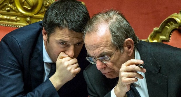 Redazione di Operai Contro, i salari degli operai e dei lavoratori diminuiscono. I padroni tendono a diminuire sempre di più il salario. Renzi ha avuto una idea: diamo il TFR in busta paga ad operai e lavoratori Un grande imbroglio per gli operai e i lavoratori E’ un imbroglio per diversi motivi: – Il TFR sono soldi degli operai e lavoratori – i disoccupati non hanno busta paga e non avranno il TFR -Il TFR dovrebbe essere dato all’operaio e ai lavoratori alla fine del rapporto di lavoro. Gli operai e i lavoratori lo hanno già utilizzato per sopravvivere […]