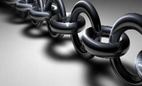 PER IL DIBATTITO SUL PARTITO OPERAIO INFORMALE Redazione di OperaiContro, riscontro sempre più spesso interventi (peraltro in maggioranza non da parte di operai) di critica al capitalismo e proposte per la costruzione di un partito indipendente degli operai. Fino a qui tutto benissimo, anzi ce ne fossero di più. Vagando in internet su siti dello stesso tema, o magari dalla pagina personale di “facebook”, trovo molte di queste persone attive sul nostro telematico sostenere quasi in contemporanea il partitino dei nazistoidi Grillo&Casaleggio ( “unica speranza Grillo al 40% contro questa legge elettorale” ) e/o la “rivoluzione” in atto in […]