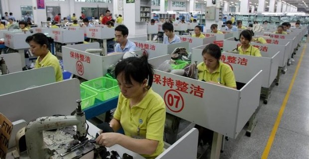   7 aprile 2017 I dipartimenti del governo centrale  chiedono una riforma del  meccanismo di risoluzione delle dispute di lavoro in seguito alle nuove statistiche  che mostrano un esponenziale aumento negli ultime anni delle vertenze di lavoro. Secondo quanto dichiarato dal portavoce del ministro delle risorse umane e della sicurezza sociale nel 2016 ci sono state 1,77 milioni di vertenze . Le statistiche  sono state pubblicate come parte di un programma per riformare il meccanismo di arbitrato e mediazione delle vertenze di lavoro  nella Cina contemporanea. Le vertenze di lavoro, come risulta dalle statistiche governative ufficiali,  negli ultimi anni […]