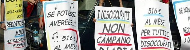 Redazione di Operai Contro, più di un milione di famiglie non avranno neanche la promessa degli 80 euro. Un osservatore Nell’Italia che lotta per riprendersi dalla crisi economica ci sono ancora un milione e 130mila famiglie senza reddito da lavoro. Tradotto: si tratta di nuclei familiari al cui interno tutti i componenti attivi (ovvero quelli che partecipano al mercato del lavoro) sono disoccupati. Una fotografia che non lascia spazio all’ottimismo quello scattato dall’Istat, i cui dati 2013 dipingono una situazione tutt’altro che rosea: nel dettaglio, come detto, si tratta di 1 milione 130mila nuclei, tra i quali quasi mezzo milione (491mila) corrisponde […]