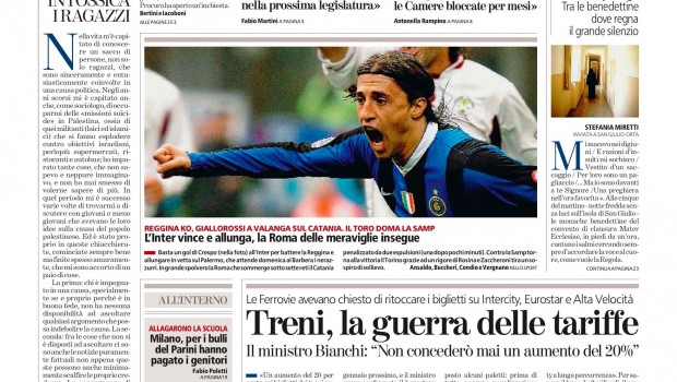 Redazione di Operai Contro, il soprannome del giornale La Stampa era la bugiarda I giornalisti erano al servizio di Agnelli e dei suoi interessi 24 ore al giorno I giornalisti combattevano battaglie mediatiche contro gli operai 24 ore al giorno Come i giornalisti della Stampa ce ne sono molti in giro ad iniziare da quelli del Corriere della Sera. Oggi i giornalisti della Stampa sono dei lacchè mazziati Il padrone della FIAT John Elkann non ci sta a dover mettere ancora soldi nella Stampa, il quotidiano torinese di casa Agnelli. E ha messo davanti a un bivio i responsabili dell’editrice che […]