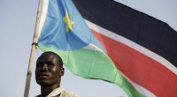 Redazione di Operai Contro, i padroni delle società petrolifere dovrebbero morire annegate nel petrolio. Essi sono i responsabili dei peggiori massacri dalla fine della seconda guerra mondiale. L’ONU è un cadavere putrefatto e pur di salvare le loro vite i caschi blu fanno ammazzare donne e bambini. Non è la prima volta. Sono almeno 58 i morti a seguito dell’irruzione che una folla di giovani armati ha fatto in una struttura dell’Onu in Sud Sudan. Dopo che i caschi blu hanno aperto il fuoco respingendo gli assalitori, questi si sono diretti verso il campo adiacente, sempre sotto tutela delle Nazioni unite, che […]