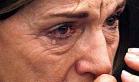 DA http://systemfailureb.altervista.org/ Il PD fa passare una riforma del lavoro che neanche Ichino ha mai immaginato, una riforma del lavoro che cancella, di fatto, il lavoro, i diritti e la pensione. Le lacrime della Fornero saranno ricordate, dopo questo ennesimo insulto alla Costituzione, come un momento addirittura felice, in confronto al job act di Renzi. Precariato a vita, nessuna sanzione per chi non assume, se non multe che non prevedono alcuna assunzione…impossibilità, nei fatti, sia di rivendicare i propri diritti che sognare di arrivare ad ottenere, per la vecchiaia, una giusta pensione…un furto studiato e voluto da un partito ormai di […]