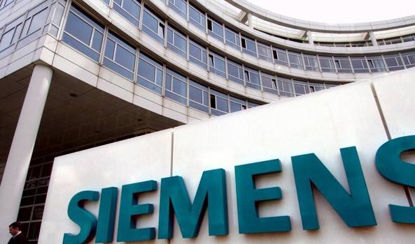 Caro Operai Contro, Siemens vuole sopprimere almeno 11.600 posti di lavoro, in un riassetto organizzativo che punta a ridurre da 16 a 9 le divisioni Siemens nel mondo. Siemens sta già attuando 15 mila licenziamenti, precedentemente decisi. In Italia, i dipendenti Siemens sono 3.800 in siti produttivi e centri di ricerca. La calma piatta in presenza di licenziamenti di massa, comunque mascherati, non è mai una bella cosa. Conviene farci un bell’esame di coscienza e rompere il guscio del perbenismo. Lo dico in qualità di impiegato tecnico, della Nokia, un altro colosso che in Italia si sta dileguando, e […]