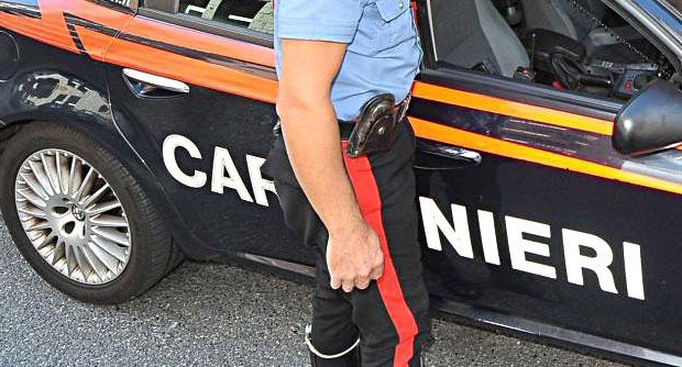 Maria Baratto era un’operaia in cassa integrazione della Fiat di Nola: il gesto estremo risale a martedì scorso, è stata ritrovata soltanto ieri sera. Nel 2011 scrisse un articolo sui frequenti suicidi fra gli operai dello stabilimento di Pomigliano: “Barbarie industriale e sociale in cui la Fiat sta precipitando i lavoratori” ACERRA – Era in cassa integrazione, lavorava nel reparto logistico della Fiat a Nola: ha deciso di farla finita. Si tratta di una 47enne di Acerra, Maria Baratto, che si è uccisa con delle coltellate al ventre nella sua abitazione martedì scorso. Il corpo è stato ritrovato soltanto […]