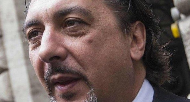 Redazione di Operai Contro, Le aziende legate al Pd dalla Lega delle >Cooperative all’Unipol  hanno fatto miliardi di euro sulla miseria degli operai Ti invio un articolo del Fatto quotidiano L’amministratore delegato di UnipolSai Carlo Cimbri è indagato per aggiotaggio dalla Procura di Milano nell’inchiesta che riguarda presunti illeciti nell’operazione di fusione tra il gruppo assicurativo delle coop e l’ex polo della famiglia Ligresti che ha dato vita alla società. Sono indagati per lo stesso reato anche altri tre manager: Roberto Giay, già amministratore delegato di Premafin Finanziaria; Fabio Cerchiai, ex presidente del consiglio di amministrazione di Milano Assicurazioni e Vanes Galanti, in passato presidente […]