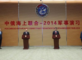 rassegna stampa   Der Spiegel   140520-21/Asia Times Crisi Ucraina – Medvedev minaccia di rivolgersi alla Cina Un accordo da $400 miliardi – La Russia fornisce gas alla Cina Spiegel: L’accordo per la vendita di gas russo alla Cina, valore $400 MD, dovrebbe servire da segnale all’Occidente, che reagisce con sanzioni per l’ingerenza russa in Ucraina. È questo un successo per Putin che, temendo per gli affari con l’Europa a causa della crisi ucraina cerca a maggior ragione nuovi clienti in Asia. La capacità negoziale di Putin è erosa dal forte aumento di gas naturale da scisto prodotto negli Usa […]