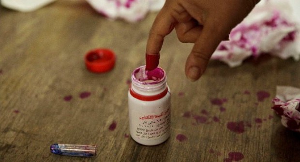 Caro Direttore, domenica 18 ottobre 2015 si è fermata al 16% l’affluenza alle urne nella prima fase delle elezioni legislative in Egitto. Nonostante le autorità avessero concesso ai lavoratori, mezza giornata di permesso elettorale per agevolare l’afflusso. Non solo in Italia e in Europa l’astensionismo la fa da padrone nelle elezioni borghesi, fondate sulla farsa per la quale: tutti i voti hanno lo stesso peso, a prescindere dalla posizione e condizione sociale di ciascun votante. Un sistema perfetto per la borghesia al potere, di mantenere l’esistente e dominarlo a proprio favore, magari ciurlando nel manico con cambi di governi […]