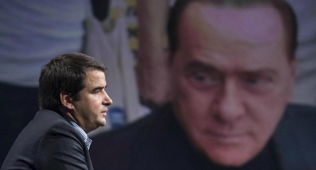 Redazione di Operai Contro, anche al Parlamento Europeo, l’Italia ha mandato condannati e indagati T’invio un articolo Un lettore Il partito indagati&condannati ha raggiunto il quorum: i 21 candidati – fra eletti e trombati – hanno registrato 1,242 milioni di voti, un 4 per cento quasi in scioltezza, un passo (lungo) avanti al gruppo l’Altra Europa con Tsipras, sorpassata anche la coppia Ncd–Udc. Il capofila e capolista, senza piombare in astrusi calcoli algebrici, è il pugliese Raffaele Fitto: 284.547 preferenze, 4 anni in primo grado, 3 imputazioni (corruzione, abuso d’ufficio e finanziamento illecito). E l’ex ministro, non un novizio, legittimamente rivendica il testimone da Berlusconi. L’eterno giovane […]