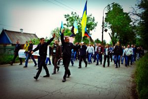 PER IL DIBATTITO Nel centro industriale di Krivoy Rog, nell’Ucraina sud-orientale, i minatori scendono in piazza con energia per ottenere aumenti salariali e propongono di organizzare una loro autodifesa contro le milizie degli oligarchi e degli sciovinisti filorussi. L’11 maggio i minatori di Krivoy Rog (nella regione industriale di Dnepropetrovsk, cioè il “Krivbass”) sono scesi in strada chiedendo un aumento del 100% del loro stipendio. La marcia di alcune centinaia di persone per le vie centrali della città è stata organizzata dal Sindacato indipendente dei minatori dell’Ucraina. L’iniziativa ha avuto il sostegno, tra gli altri, anche dei rappresentanti dell’unione […]