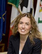 Redazione di Operai  Contro, il gangster Renzi parla di tagli alla politica Vi invio un articolo del Corriere.it di GIAN ANTONIO STELLA «Miss Vitalizio» si chiama Claudia Lombardo, faceva la consigliera regionale in Sardegna ed è appena andata in pensione a 41 anni. Facendo marameo agli italiani inchiodati vent’anni fa dalla riforma Dini. Doveva ancora compiere 23 anni e faceva l’università, la giovane Claudia, quando il governo di «Lambertow» varò nel ‘95 quella svolta sulle pensioni che cambiò la vita di milioni di italiani. Andando a toccare, ovvio, milioni di «diritti acquisiti» individuali. L’anno prima, nel ‘94, la ragazza […]