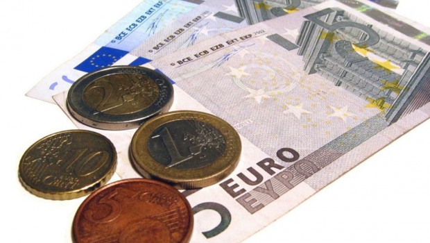 Caro Operai Contro, il potere d’acquisto dei salari rispetto al carovita è fermo al 1982. (Fonte Istat). Tutta la ricchezza prodotta dagli operai negli ultimi 32 anni, dal 1982 ad oggi, è andata ai padroni e alle strati sociali sopra gli operai. Gli operai hanno avuto in cambio più sfruttamento, malattie e morti sul lavoro, più anni di lavoro, pensioni basse e da fame. Inoltre molti operai sono senza lavoro e senza sussidio, non hanno più neanche il “privilegio” di essere sfruttati per un salario. Ingrossano l’esercito industriale di riserva, che Renzi nell’articolo pubblicato su questo giornale, “una leva […]