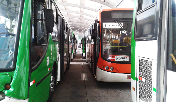 Redazione di Operai Contro La capitale vive un’ondata di scioperi e manifestazioni che stanno causando il panico da parte delle imprese e dei governi della più grande città del paese. In questo 20 maggio, proteste e scioperi di diverse categorie modificato la vita quotidiana di milioni di persone. Il giorno successivo, le manifestazioni sono continuate e in altri settori pesanti minacciano di fermare, come la metropolitana. Mobilitazioni sono radicalizzati dalla base, che faccia con il governatore Geraldo Alckmin (PSDB) e Haddad (PT) e, anche se in settori diversi, condividono un senso: l’inflazione è aumentata, la realtà è dura e gli operai […]