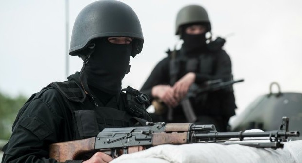 RASSEGNA STAMPA Der Spiegel   140520 Achmetov contro i separatisti – L’oligarca contrattacca –        Dato che i separatisti filo-russi dell’Est Ucraina non avevano incontrato finora alcuna resistenza, si pensava che il miliardario ucraino, Rinat Achmetov, il “re del Donbass”, appoggiasse il movimento separatista. –        Achmetov ha ora preso posizione, scegliendo di combattere i separatisti dell’Est Ucraina. Per Achmetov lavorano circa 300 000 uomini, che egli, come un signore feudale, intende mobilitare come suo esercito privato. Questo potrebbe spostare i rapporti di forza a favore del governo centrale, finora incapace di sconfiggere i separatisti, pesantemente armati. È probabile che Achmetov si imponga […]