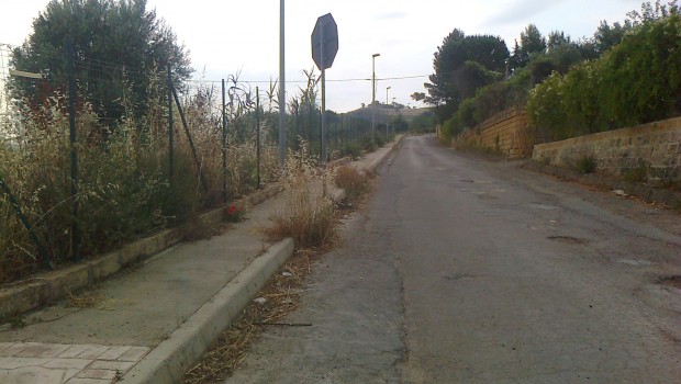 Redazione di Operai Contro, Negli ultimi tempi  le notizie su fatti di corruzione sono di attualità, e stanno facendo emergere la generale corruzione dei politici e amministratori. Gli intellettuali irreggimentati hanno un gran da fare per neutralizzare la portata di tali notizie: alla lunga possono essere messe in discussione le basi di questo sistema socioeconomico, bisogna dare “la giusta chiave di lettura dei fatti” (dal loro punto di vista), dei  fatti avvenuti, evitare che le persone si schifino troppo del sistema e dei tanti personaggi che vivono alle spalle di chi lavora. Ecco che allora tutta la stampa, compresa […]