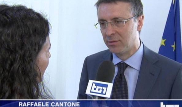 Redazione di Operai Contro, Quando la notizia dello scandalo del Mose è giunta sulle agenzie di stampa Matteo Renzi non voleva crederci. Cazzo ci sono dei gangster che agiscono per conto loro Il premier era a colloquio con Raffaele Cantone per definire il problema legato al ruolo del commissario anticorruzione nella vicenda delicatissima dell’Expo, ed ecco arrivare quest’altra tegola. «Sono cose raccapriccianti, che fanno malissimo all’immagine dell’Italia e mai come in questo momento questo è controproducente», è stato poi lo sfogo del presidente del Consiglio. E ancora: «Ma come, io sto lavorando come un pazzo per convincere gli investitori […]