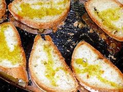   In un tripudio di ipocrite anime pie che fanno l’elemosina inneggiando alla pace e alla legalità   I preti, i perbenisti piccolo-borghesi, i cattopacifisti, le zelanti anime pie al servizio della chiesa, tutti hanno bisogno della guerra, della povertà, della fame, e dell’ignoranza, per ribadire la propria esistenza e affermare la propria presenza. Senza la guerra, senza la miseria, non avrebbero ragione di esistere. Ecco perché tutti, dal papa all’ultimo adepto di tali congreghe, vanno a braccetto dei politici di turno, sia di quelli seduti nel semplice consiglio comunale sia di quelli appollaiati sugli scranni più alti dello […]