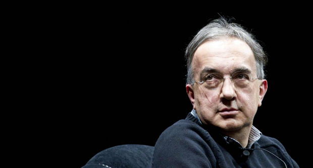 Redazione di Operai Contro, in Italia abbiamo due grandi innovatori: Renzi e Marchionne. Ognuno può scegliere. Sergio Marchionne afferma: “Il contratto aziendale di Fiat, sottoscritto alla fine del 2011(dai sindacalisti mazzettari:  nota della redazione) in sostituzione di quello in vigore a livello nazionale per i metalmeccanici, dovrebbe diventare “un modello per un’Europa e un’Italia nuova, che cominci ad affrontare la concorrenza in una maniera aperta”. Marchionne fa questa affermazione nonostante il gruppo Fiat-Chrysler sia alle prese, in Italia, con una difficilissima trattativa per il rinnovo della parte economica dell’accordo. In pratica la FIAT ha rotto la trattativa sugli aumenti salariali. La FIAT vuole […]