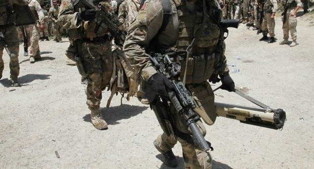 CRONACA Sono almeno 106 i morti negli attacchi sferrati oggi in Afghanistan, nel giorno in cui gli Afghani sono stati chiamati alle urne dagli occupanti occidentali per il ballottaggio presidenziale. In tutto il Paese ci sono stati 150 attentati :11 poliziotti, 15 soldati dell’esercito, 20 civili, un lavoratore della Commissione elettorale e 19 insorti sono rimasti uccisi. La polizia al servizio degli USA ha cercato di proteggere il voto Nel corso di una conferenza stampa serale a Kabul, il presidente della Commissione elettorale indipendente (Iec),Yousuf Nuristani, ha comunicato con soddisfazione che “oltre sette milioni di persone si sono recate alle urne”, più o meno la stessa […]