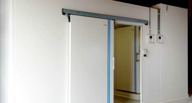 Caro Operai Contro, decine di operai sfruttati in nero anche 250 ore al mese da due cooperative di logistica del modenese. Nascosti nella cella frigorifera per sfuggire ai controlli, costantemente minacciati di licenziamento. “Lavoriamo per la ditta, senza sicurezze e come robot” si legge nella denuncia resa nota dalla Cgil, attraverso una nota stampa. “Se segnaliamo qualsiasi difficoltà, il capo dice di andare a casa e non venire più a lavorare. “Nei casi di grave infortunio che ci sono stati, il capo ci accompagna in ospedale e dice di dire che il fatto è accaduto a casa e non […]