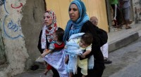 Redazione di Operai Contro, E’ di 17 morti e di circa 200 feriti il bilancio delle vittime del bombardamento nella scuola dell’Unrwa (l’ente dell’Onu per i profughi palestinesi) a Beit Hanun, nel nord della Striscia. “Tra loro ci sono 7 bambini“,  La scuola, ha detto un funzionario dell’Unrwa, fungeva da rifugio per abitanti di Beit Hanun costretti ad abbandonare nei giorni scorsi le loro abitazioni, prima dell’ingresso delle forze di terra israeliana. Il fuoco nella sua direzione, ha precisato, non è stato preceduto da avvertimenti di sorta.  “Il bombardamento contro la scuola dell’Unrwa è un crimine atroce“, si legge in un comunicato di Hamas: Israele “dovràpagarne il prezzo“. Non solo: tre insegnanti delle scuole […]