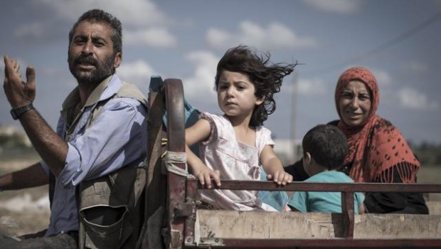 20 Luglio 2014 Almeno 87 palestinesi sono morti oggi nella Striscia di Gaza, 62 dei quali a Sajaya, il sobborgo di Gaza City pesantemente colpito dall’offensiva israeliana. Secondo il portavoce dei servizi palestinesi di soccorso Ashraf al Qudra dall’inizio dell’operazione sono morti 425 palestinesi, di cui 112 minori, 41 donne e 25 anziani, i feriti sono oltre 3000. I Palestinesi di Gaza sono nati e cresciuti in un campo di concentramento. I padroni di Israele  usano i palestinesi di Gaza  come operai nei loro cantieri e nelle loro fabbriche Già una volta i palestinesi di Gaza hanno cacciato gli […]