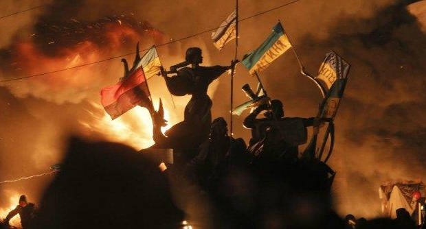 Redazione di Operai Contro, la guerra in Ucraina non può più essere nascosta L’Europa è direttamente coinvolta. Oltre 1100 morti e 3442 feriti in Ucraina dove da metà aprile le forze governative e i ribelli si combattono nell’est del Paese. Oltre 100mila le persone fuggite dalle zone di combattimento, temporaneamente stanziate in altre parti del Paese. La situazione viene definita “disperata” dalle Nazioni Unite: 104 edifici, tra cui sedici sedi amministrative locali, sono nelle mani di gruppi armati. E sono pesanti le accuse rivolte ad entrambe le parti: se da un lato il governo non ha adottato precauzioni sufficienti per […]