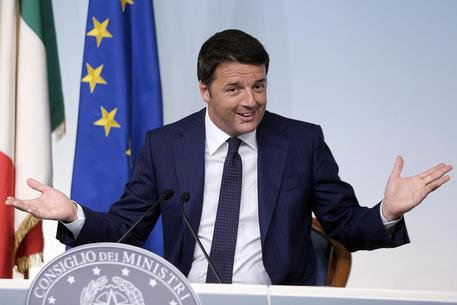Redazione di Operai Contro, Renzi afferma:  “Stiamo facendo la rivoluzione del buon senso, dimezzando la politica, semplificando e invertendo rapporto tra cittadini e P.A”. Che cosa avrà voluto dire? Parole per prendere per il culo. In Italia ci sono più di 5 milioni di disoccupati, 2251 lavoratori dell’Alitalia sono dichiarati esuberi, 3550 operai dell’ENEL di Gela vengono minacciati di licenziamento, i soldi per pagare la cassa integrazione straordinaria sono finiti, i pensionati sono alla fame Renzi, ha detto: “Naturalmente guardo con la consueta preoccupazione, attenzione” ai dati economici negativi, “ma siamo assolutamente certi del fatto che se l’Italia fa le […]