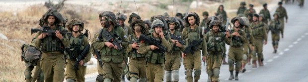 Redazione di Operai Contro, anche il popolo di Israele inizia a schierarsi contro i bombardamenti di Gaza T’invio un articolo Udi Segal, 19 anni, israeliano, sta aspettando di essere preso e incarcerato nella prigione militarePrison Six dalle autorità del suo paese. L’accusa è aver rifiutato di arruolarsi nell’esercito: “Israele può continuare questa occupazione, ‘but not in my name’, non nel mio nome”, racconta aIlFattoQuotidiano.it. Un sondaggio del Jerusalem Post rivela che l’86% dei cittadini israeliani si dichiara favorevole all’operazione Protective Edge. Dall’altra parte, però, almeno 50 soldati dell’Israel Defense Force hanno annunciato il loro rifiuto di partecipare all’operazione e migliaia di rappresentanti delle comunità ebraiche di tutto il mondo, guidate dal […]