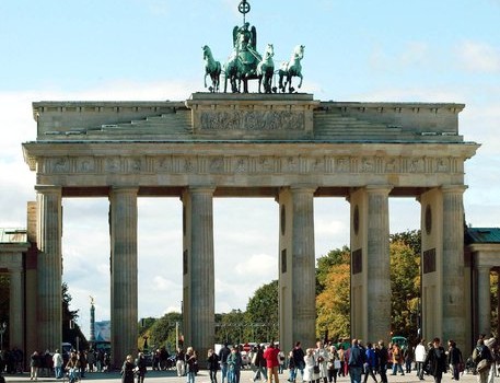 Redazione di Operai Contro, i centri statitscici e gli economisti borghesi hanno fatto una grande scoperta. La crisi è mondiale Il Pil tedesco arretra dello 0,2% nel secondo trimestre 2014 rispetto al trimestre precedente. Il dato è peggiore delle attese che indicavano una possibile flessione del -0,1%. La crescita del primo trimestre rispetto all’ultimo del 2013 è stata rivista dal +0,8 al +0,7%. Con il dato del secondo trimestre diffuso oggi dall’istituto di statistica tedesco l’economia in Germania arretra per la prima volta dal 2012. Europa sconta Pil Germania, Milano la peggiore -0,7% – Borse europee e futures Usa in rosso, […]