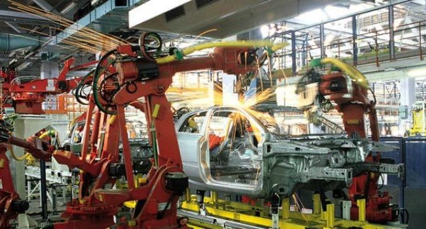 Redazione di Operai contro, avete proposto un dibattito sul giornale. Mi sembra che ad oggi non ci siano interventi. La situazione  di noi operai non è facile. Diciamo la verità: non abbiamo un nostro partito. I sindacatini spesso intervengono come piccole organizzazioni politiche, ma non spostano i sindacalisti mazzettari. Dobbiamo ancora liberarci dei grilli parlanti che ogni tanto ci “fanno lezioni e ci spiegano” Utilizziamo questo giornale per conoscere la situazione degli operai. Vi invio un articolo su Livborno Un ex operaio Grazie al boom degli ecoincentivi per auto ecologiche era arrivata a occupare nel 2009 oltre 800 operai: adesso […]