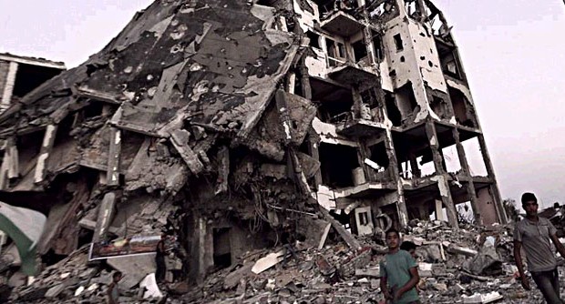 Redazione di Operai contro, con la collaborazione delle borghesie occidentali responsabili del genocidio degli ebrei europei, i padroni israeliani continuano ad opprimere ed umiliare quotidianamente i palestinesi privandoli dei più elementari diritti: terra, casa, lavoro, istruzione e assistenza sanitaria.  Il futuro non potrà che riservare un enorme bagno di sangue. La società israeliana nel suo complesso, operai inclusi, è responsabile di questa situazione. Un popolo non potrà essere mai libero fino a quando ne opprime un’altro. Gert dal Pozzo di seguito un’analisi recente  voto in Israele dello storico esiliato I.Pappe DI ILAN PAPPE Quelli di noi che conoscono la […]