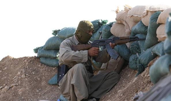 Redazione di Operai Contro, 110 bombardamenti USA contro l’ISIS, ma i risultati sono zero. L’ISIS è ancora a Mosul. Gli USA non possono prendere il petrolio. Il Comando Centrale degli Stati Uniti ha annunciato di aver condotto oggi quattro attacchi aerei, portando il totale dei raid a 110 da quando è cominciata la missione americana l’8 agosto. I raid hanno distrutto 4 veicoli armati, danneggiato uno e distrutto tre veicoli di supporto allo Stato islamico vicino alla diga di Mossul. Secondo il Comando centrale militare Usa (Centcom) i bombardamenti sono stati condotti per sostenere le operazioni delle forze di […]