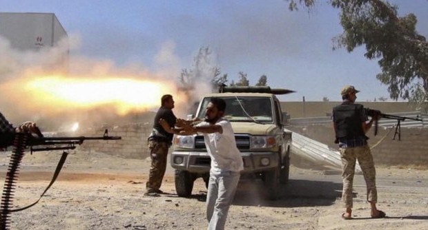 Continua la guerra civile in Libia, a tre anni dalla fine dell’era di Muammar Gheddafi. Mentre continuano gli scontri tra miliziani e esercito, si solleva un nuovo allarme rispetto alla possibilità di attacchi aerei simili a quello dell’11 settembre 2001, da parte delle milizie islamiche Il fallimento degli USA e dei padroni occidentali non poteva essere più evidente. Con la scusa di far fuori gli islamici, volevano prendersi il petrolio prima dell’Iraq poi della Libia. Nella realtà le milizie islamiche si sono rafforzate. Facendo appello a un necessario “intervento dell’Unione nel Mediterraneo”, il ministro degli Esteri Federica Mogherini ha […]