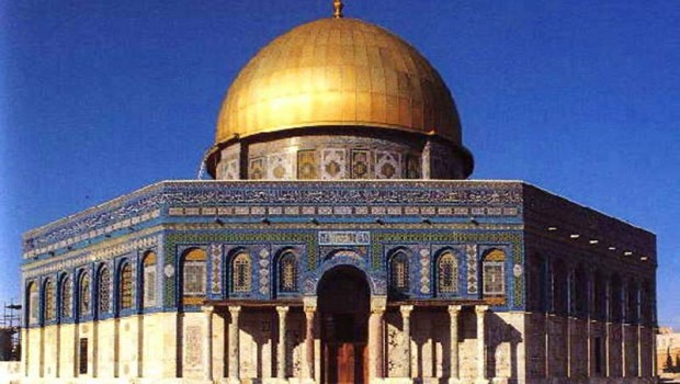 Redazione di Operai Contro, i padroni, i loro politici, la loro polizia utilizzano Internet per i loro scopi. Le moschee vengono presentate come centri di reclutamento I mussulmani come terroristi In Italia i mussulmani devono aver paura ad andare in moschea a pregare OGNI IMMIGRATO VIENE PRESENTATO COME UN POSSIBILE INFILTRATO DELL’ISIS La caccia agli immigrati trova una giustificazione Applicando lo stesso sistema per i cristiani e gli ebrei si arriverebbe al paradosso. Le sinagoghe dovrebbero essere presentate come centro di reclutamento di Israele Gli ebrei come potenziali assassini Le chiese cristiane come centro di reclutamento di futuri missionari […]