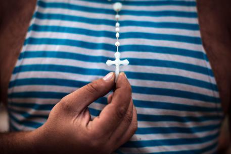 Redazione di Operai Contro, avete scritto tempo addietro che in Ucraina è in atto un conflitto tra UE e USA da una parte e Russi dall’altra. La posta in gioco è l’Ucraina Gli operai Ucraini sono stati divisi una parte con UE e USA e una parte con i Russi “Dobbiamo dire chiaramente che se la Russia è in guerra con l’Ucraina, Paese che vuole entrare in Ue, è come se fosse in guerra con l’Europae per questo dobbiamo aiutare l’Ucraina militarmente affinché si difenda”, ha detto ad esempio il presidente lituano Dalia Grybauskaite entrando al summit Ue. Ma ben presto si […]