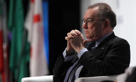 Redazione di Operai Contro, “Mi auguro che accada qualche miracolo nell’ultimo trimestre”, ma sul fronte del Pil anche nel 2014 “stiamo andando oramai verso un dato negativo dello 0,2 o 0,3”, dice il presidente di Confindustria Giorgio Squinzi al Meeting di Rimini.  Il nostro, avverte, “è un Paese che ha bisogno di una scossa”. E’ un “dato drammatico” quello di oggi sull’occupazione, ( mille licenziati al giorno) sottolinea Squinzi. “Siamo tornati ai livelli peggiori. Questo è quello su cui dobbiamo riflettere: ritrovare la capacità di trovare lavoro, e questo può venire solo dalle imprese”. Anche Squinzi vuole darci un lavoro […]