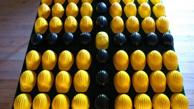 Egregio Direttore, “Era un operaio esperto, non avrebbe mai fatto nulla di pericoloso – racconta il suo datore di lavoro. Sarebbe andato in pensione a fine anno”. Questa dichiarazione rilasciata al quotidiano “La Stampa”, è dello stesso padrone per cui lavorava Alberto Gentilini, l’operaio di 62 anni morto ieri sul lavoro a Torino. Il padrone in pratica dice che anche gli operai esperti che (secondo lui) non fanno nulla di pericoloso vengono uccisi per il profitto. Per i padroni lo sfruttamento, gli “incidenti” sul lavoro e la morte degli operai sono da considerarsi una normalità. Questo è il sistema […]