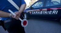 CRONACA Un colpo sparato da un carabiniere durante un inseguimento e un ragazzo di 17 anni è STATO UCCISO E’ avvenuto nel Rione Traiano di Napoli Durante la notte e gli abitanti del quartiere sono scesi in strada per protestare. Due auto della polizia sarebbero state incendiate. Ressa di persone anche all’ospedale San Paolo dove si trova la salma del giovane. Secondo la prima ricostruzione dei fatti tre persone non si sono fermate all’alt dei carabinieri e nella fuga a un agente è partito in maniera accidentale (sic) un colpo con la pistola di ordinanza. Durante un servizio per il controllo del territorio, […]