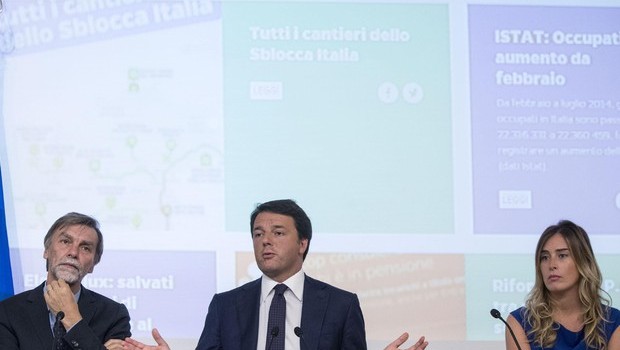 Redazione di Operai Contro, gli statali hanno il contratto bloccato dal 2009. Ad oggi hanno perso più di 5000 euro. I poliziotti minacciano di scioperare Per Renzi lo sciopero è un ricatto Non vogliamo discutere sullo sciopero dei poliziotti. Gli operai hanno assaggiato troppo spesso le loro manganellate Mettiamo in evidenza quello che ha detto Renzi: lo sciopero è un ricatto. Operai siamo avvisati. Quando scioperiamo il gangster Renzi lo vede come un ricatto alla sua persona. Se non basteranno i poliziotti, Renzi sta addestrando le squadracce del Pd. Ci spaccheranno la testa in nome della legalità del governo […]