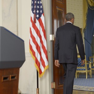 Redazione di Operai Contro, “Se continuano a dilagare incontrastati, i jihadisti di Isis possono diventare una minaccia crescente non solo in quell’area, ma per gli Stati Uniti”. Con queste parole l’assassino Barack Obama ha annunciato il salto d’intensità nell’impegno militare americano in Iraq e in Siria. Ne ha definito però anche i limiti. Ci sarà “una campagna sistematica di attacchi aerei” contro le basi dello Stato islamico, non più solo sul territorio iracheno ma anche in Siria. Non sono bastate le polpette avvelenate date ai Kurdi. Non basta l’esercito fantoccio di Bagdad. Non basta l’esercito Iraniano. Non bastano i […]