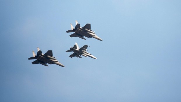 Redazione di Operai Contro, I paesi aderenti alla Nato si preparano alla guerra I leccaculo della stampa dei padroni italiani sono felici Beccheranno l’indennità di corrispondenti di guerra Le decisioni del vertice della Nato a Celtic Manor sono le seguenti -La frontiera orientale blindata con una “presenza permanente” della Nato nell’Europa dell’Est per rispondere all’aggressione di Putin in Ucraina, ma senza stracciare il Trattato con la Russia – Una coalizione guidata dagli Usa e di cui, annuncia Matteo Renzi, farà parte anche l’Italia oltre a Gran Bretagna, Francia e gli altri che si aggiungeranno per combattere l’orrore della jihad. Obiettivo, […]