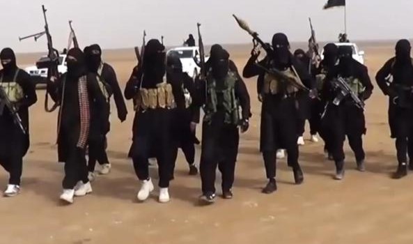 Redazione di Operai Contro, USA e Francesi da giorni bombardano l’esercito dell’ISIS. Bombardano i civili: donne e bambini Le lagne umanitarie non hanno più spazio Gli USA volevano tornare a massacrare i mussulmani in Iraq e Siria L’Isis ha diffuso il video «Fiamme di guerra» Fiamme di guerra si apre con le citazioni di George Bush (la famosa frase “missione compiuta) e i recenti interventi di Obama, quindi scene belliche, con gli attacchi portati dai mujaheddin. «Tutte bugie», dice l’Isis, «la battaglia è solo all’inizio». Il documentario mostra le scene dei massacri di Assad ed esalta il ruolo dei […]