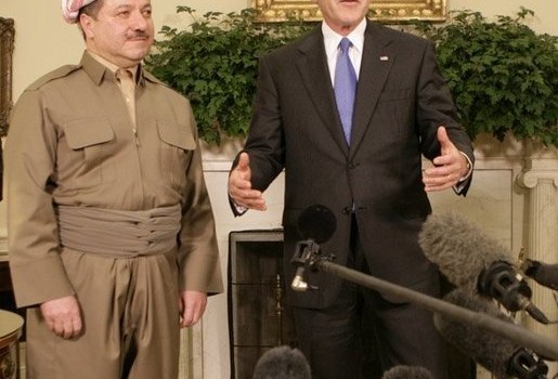 Redazione di Operai Contro, il Plurimiliardario curdo Barzani ha perso il controllo di Mosul Senza Mosul non può vendere il petrolio ai padroni USA Deve dare il motivo ai bombardieri USA di distruggere Mosul A Barzani non interessano i lavoratori curdi, ma il suo portafoglio Barzani dichiara: “Un centinaio di bambini iracheni, sciiti e yazidi, sono tenuti in ostaggio a Mosul, città nel nord dell’Iraq da jihadisti dello Stato islamico (Isis). I curdi del PKK non dovrebbero perdere l’occasione per farla finita con Barzani e ai suoi mercenari Obama è interessato per i padroni USA al petrolio Irakeno Per […]