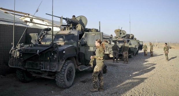 Redazione di Operai Contro, i padroni Italiani scendono in campo a fianco dei padroni USA Noi operai Italiani siamo contro i padroni italiani e le loro guerre Vi invio un articolo del Fatto quotidiano UN operaio di Torino articolo di Enrico Piovesana Per la terza volta in venticinque anni, l’Italia torna in guerra in Iraq a fianco degli Stati Uniti. Per ora offrendo aerei cisterna per il rifornimento carburante a supporto dei caccia americani impegnati nei bombardamenti contro gli jihadisti dello Stato Islamico, più un piccolo contingente militare – probabilmente forze speciali – a sostegno delle forze irachene e […]