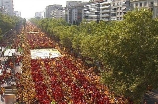 Redazione di Operai Contro, oltre 2 milioni di catalani hanno manifestato per la loro indipendenza dalla Spagna Mentre i politici europei celebrano l’unità dell’europa, gli stati si sfasciano. Gli scozzesi in Gran Bretagna, i catalani in Spagna Ancora una dimostrazione delle conseguenze della crisi economica del capitalismo Gli operai  sono per l’indipendenza dei popoli Gli operai sono contro i padroni di tutto il mondo Si avvicina sempre più il momento della nascita del partito operaio che non ha confini nazionali Si avvicina il momento della rivoluzione operaia Un operaio di Alessandria