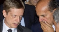 Redazione di Operai Contro, i gangster del Pd sono tutti d’accordo  con il gangster Renzi: abolire l’art 18. I delinquenti del Pd vogliono solo salvare la loro faccia. Bersani: Se un segretario, come penso dovrebbe, vuole trovare una sintesi” sul Jobs Act, “secondo me non solo è possibile, ma anche abbastanza agevole: basta volerlo”. Così Pier Luigi Bersani, interpellato alla Camera, risponde a chi gli domanda cosa accadrà se Matteo Renzi terrà ferma la sua linea sulla riforma del lavoro. Cuperlo: serve unità Pd, su art 18 possibile buon senso – E’ “dovere del Pd discutere per trovare una posizione […]