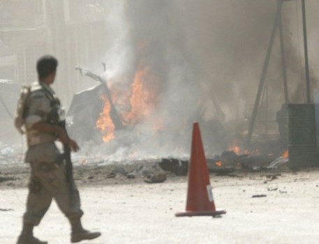 Redazione, Il capo del Pentagono ha reso noto che “i raid Usa sulle postazioni Isis in Iraq sono stati gia’ piu’ di 160, spiegando come i bombardamenti siano serviti a indebolire le forze degli estremisti e a dare piu’ tempo al governo di Baghdad di costruire una coalizione piu’ ampia”. Gli USA si scusano della morte dei civili (donne e bambini) è colpa delle bombe che non sanno distinguere. Le lagne umanitarie contro l’ISIS sono finite. I curdi, le truppe di Assad, le truppe di bagdad possono tranquillamente continuare il massacro dei civili, ma non bastano. Gli Usa aprono […]